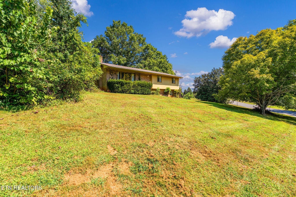 Photo of 220 Brookfield Drive, Kingsport, TN 37663 (MLS # 1354530)