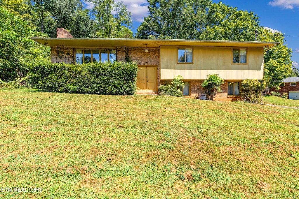 Photo of 220 Brookfield Drive, Kingsport, TN 37663 (MLS # 1354530)