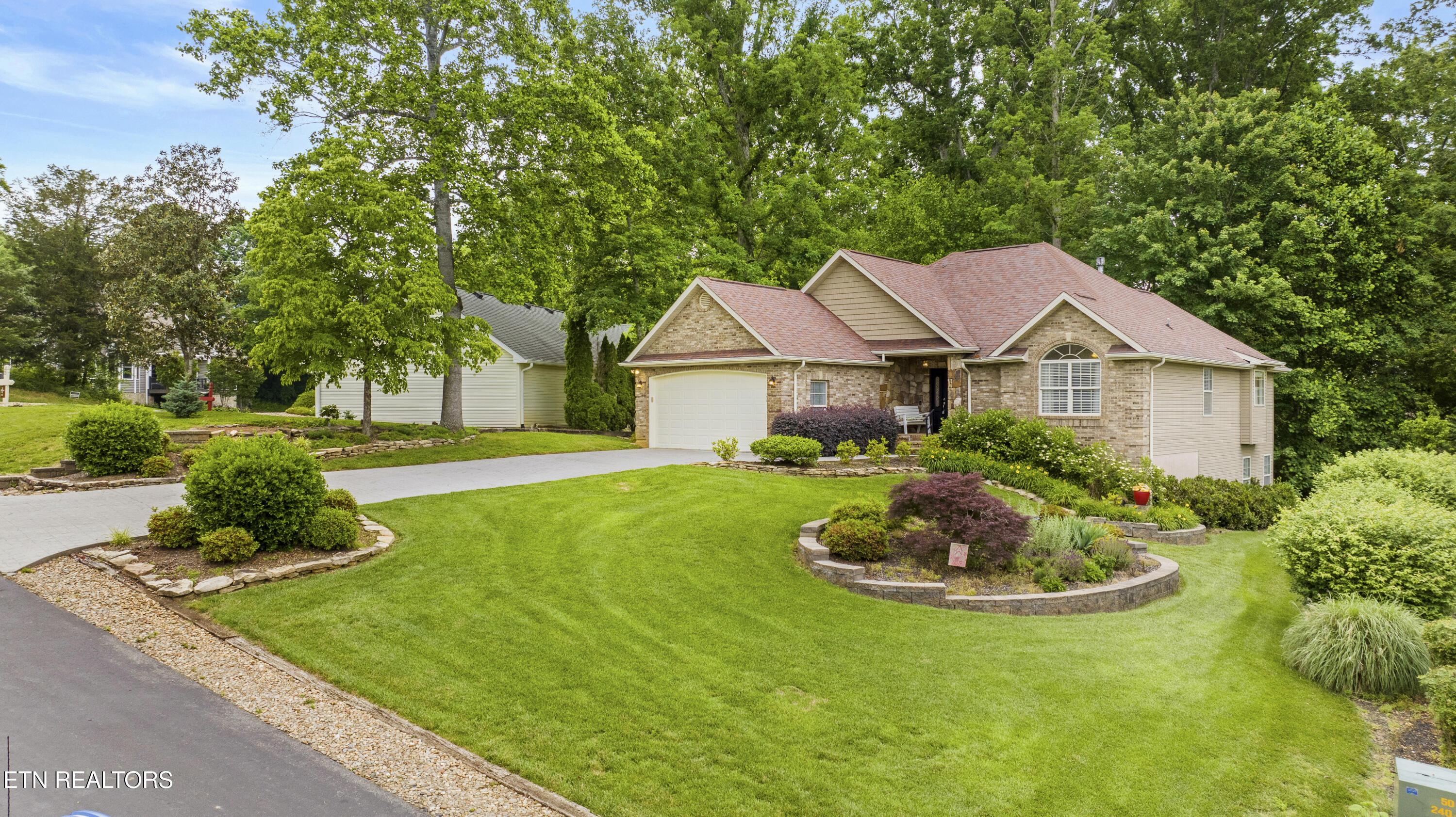 303 Uhdali Place