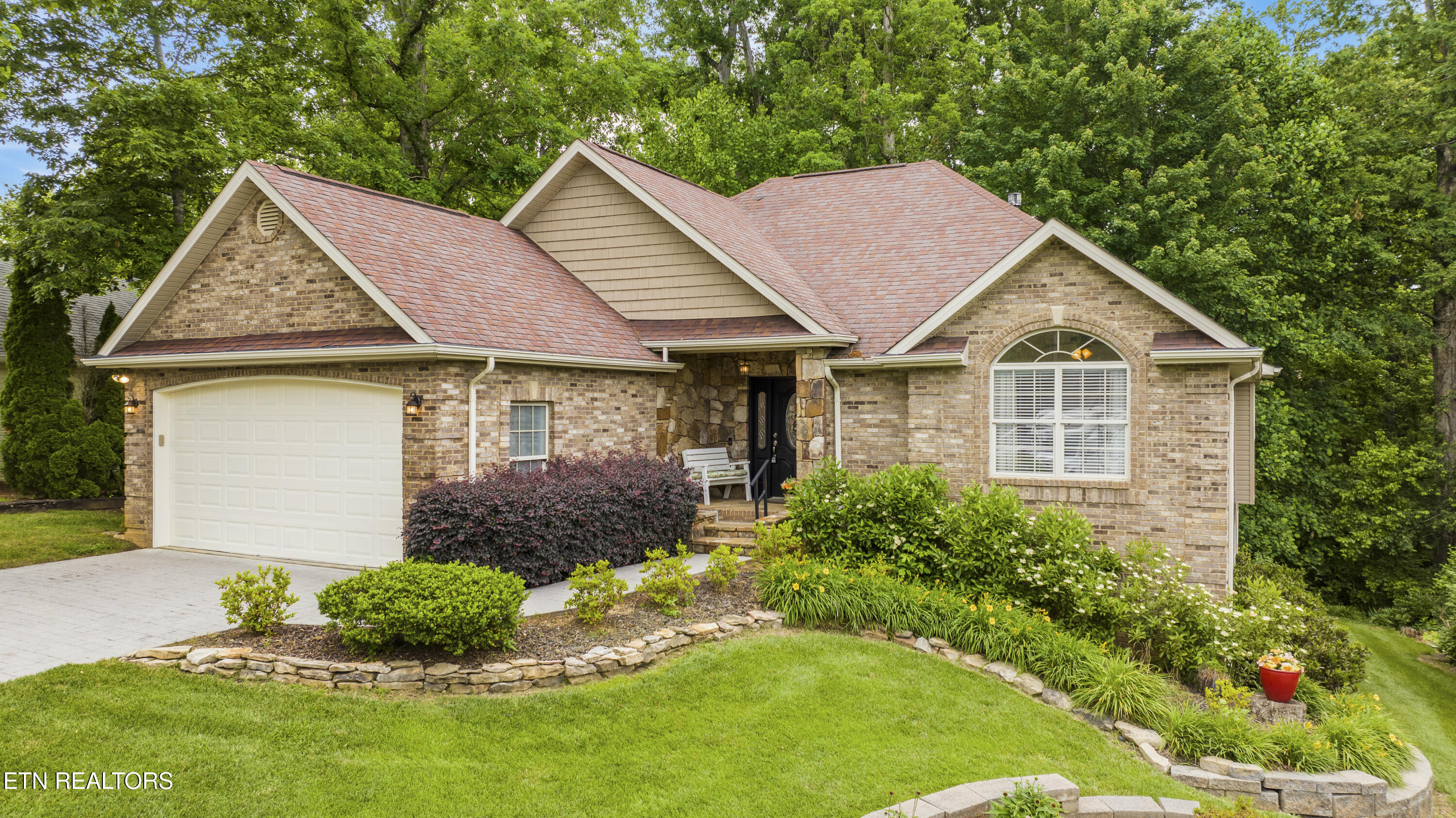 303 Uhdali Place