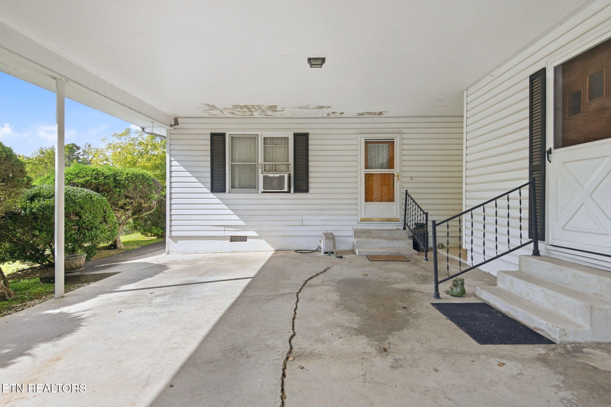 209 Oak St