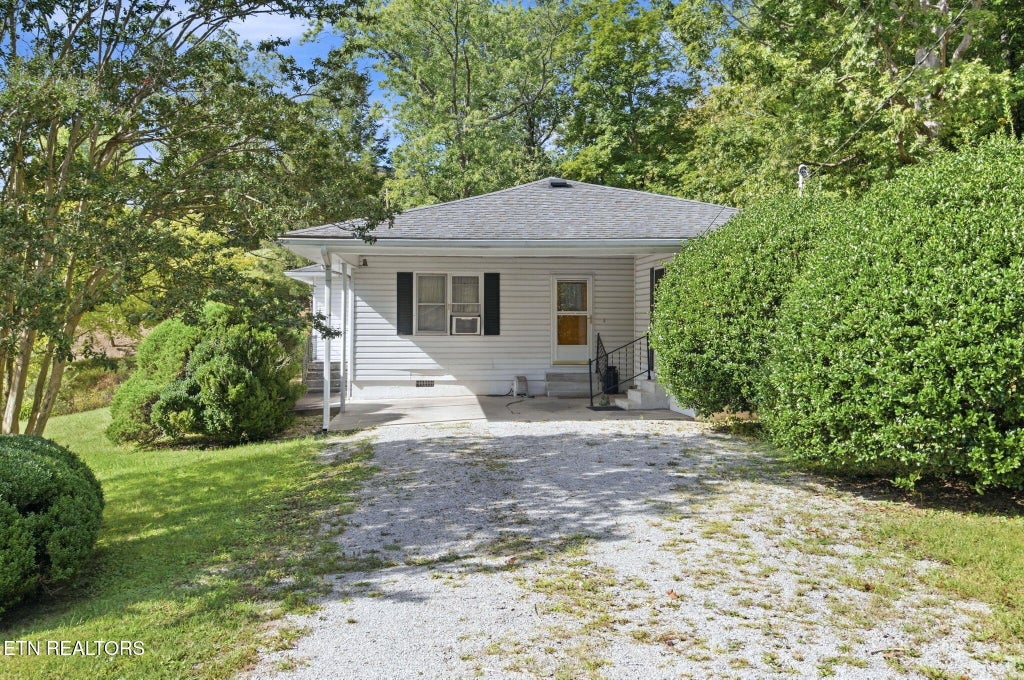 Photo of 209 Oak St, Jellico, TN 37762 (MLS # 1356976)