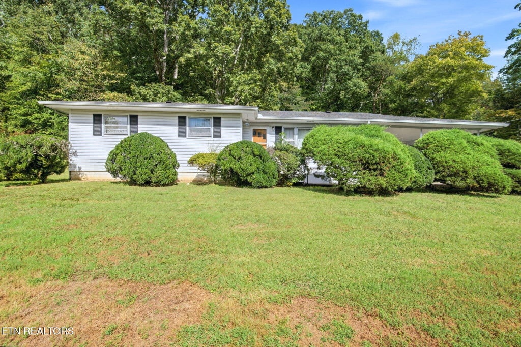 Photo of 209 Oak St, Jellico, TN 37762 (MLS # 1356976)
