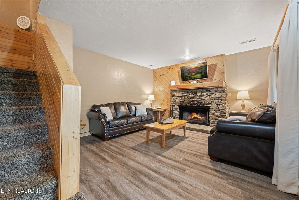 Photo of 925 Sunshine Tr, Gatlinburg, TN 37738 (MLS # 1313301)