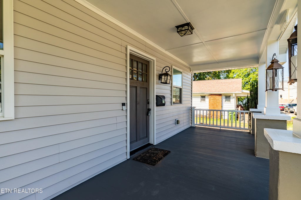 Photo of 911 White Ave, Maryville, TN 37803 (MLS # 1354388)
