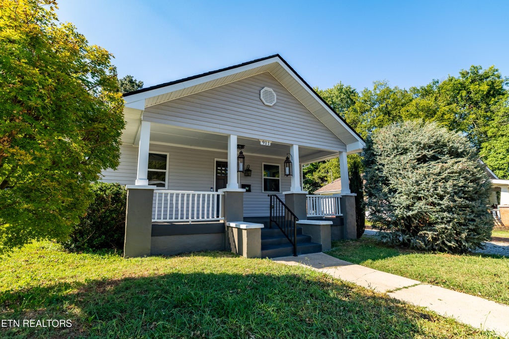 Photo of 911 White Ave, Maryville, TN 37803 (MLS # 1354388)