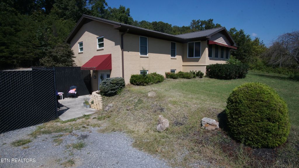 Photo of 110 N Springview Rd, Maryville, TN 37801 (MLS # 1316798)