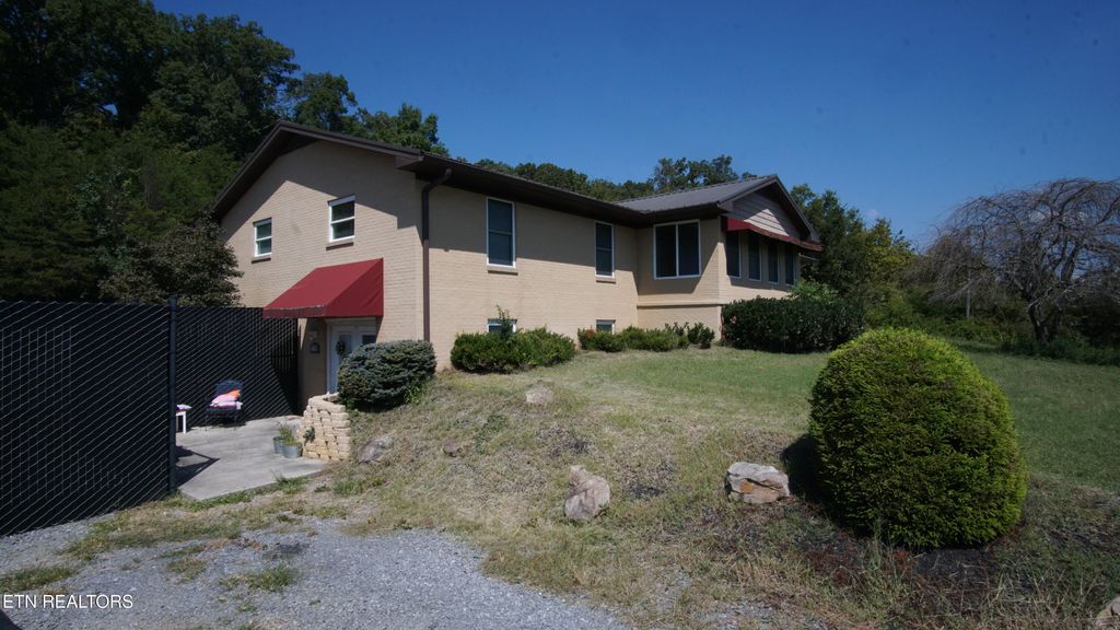 Photo of 110 N Springview Rd, Maryville, TN 37801 (MLS # 1316798)