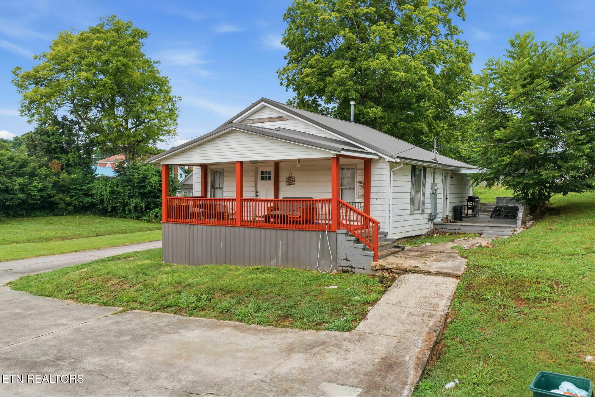 Photo 1 of 23 — 206 Ferry Street, Loudon, TN 37774