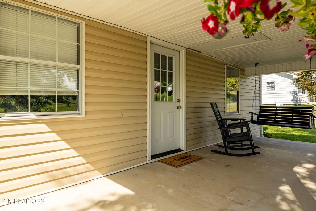 Photo of 1502 Monroe St, Sweetwater, TN 37874 (MLS # 1314290)