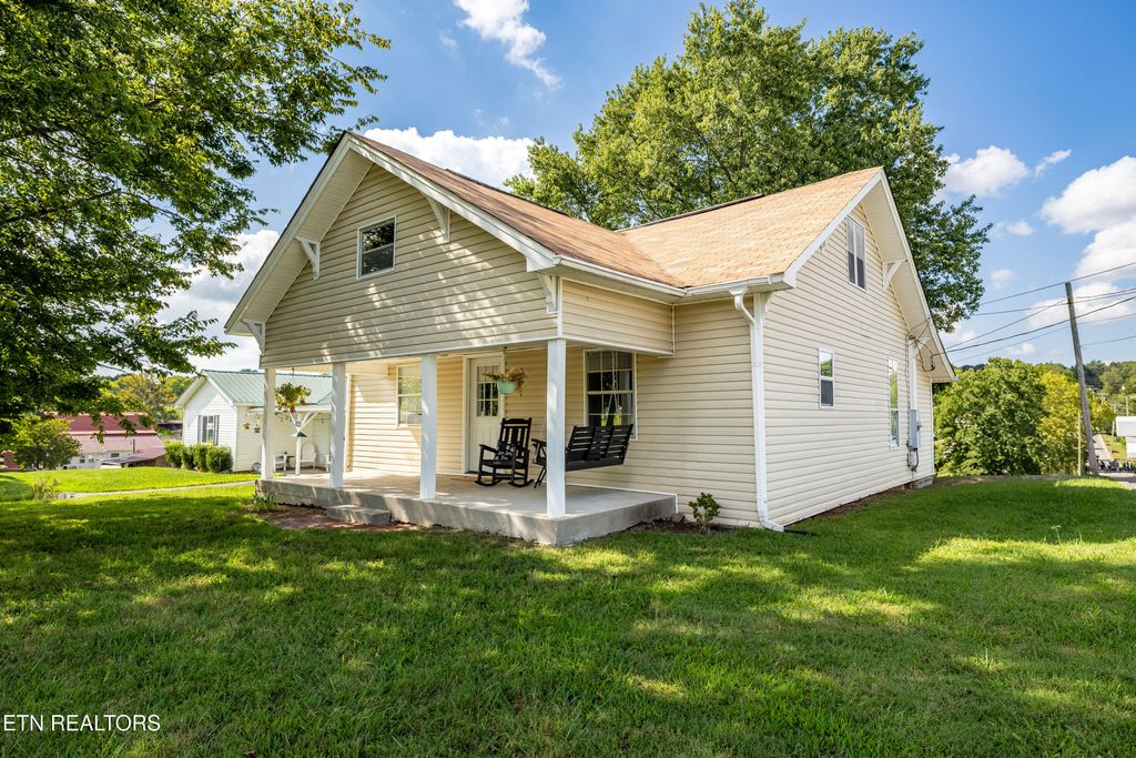 Photo of 1502 Monroe St, Sweetwater, TN 37874 (MLS # 1314290)