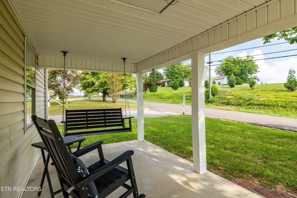 Photo of 1502 Monroe St, Sweetwater, TN 37874 (MLS # 1314290)