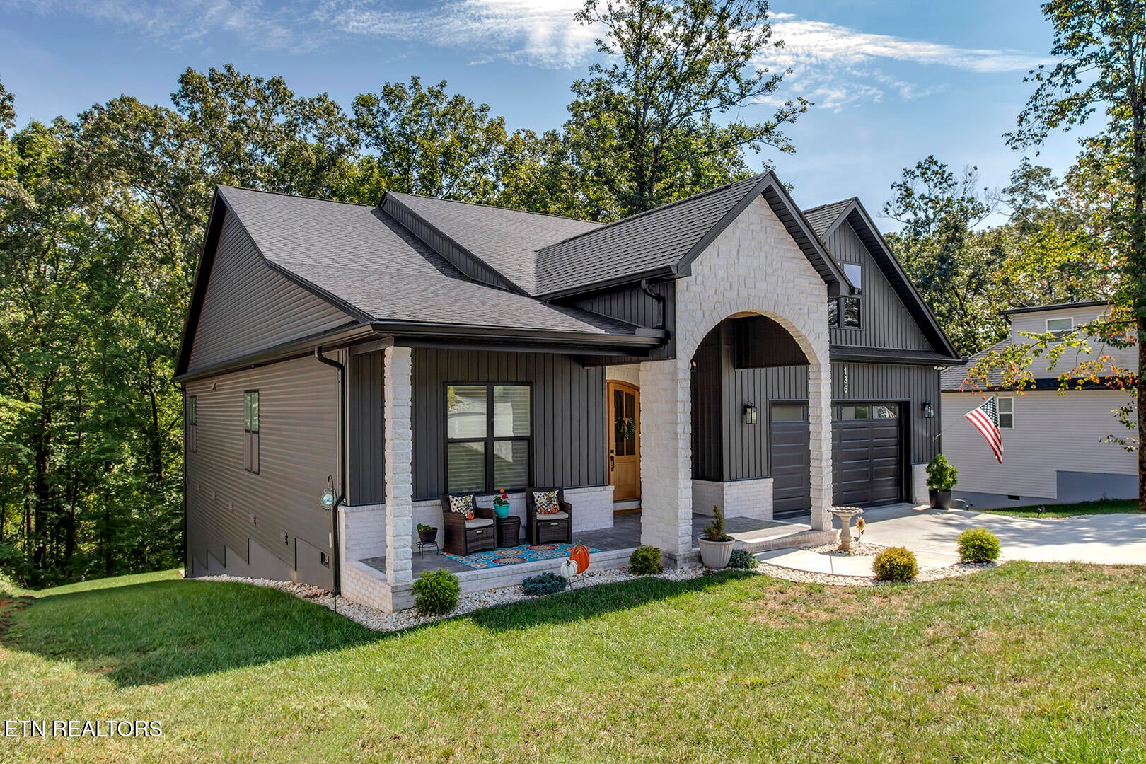 136 Amohi Way