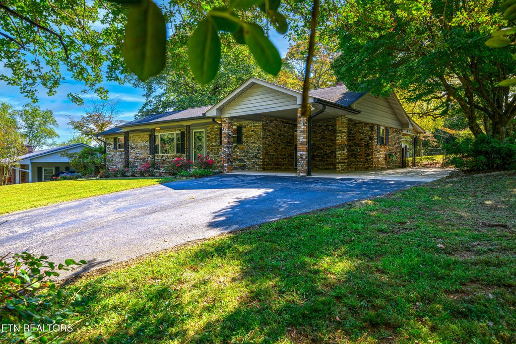 Photo of 219 Woodland Drive, Kingston, TN 37763 (MLS # 1317786)