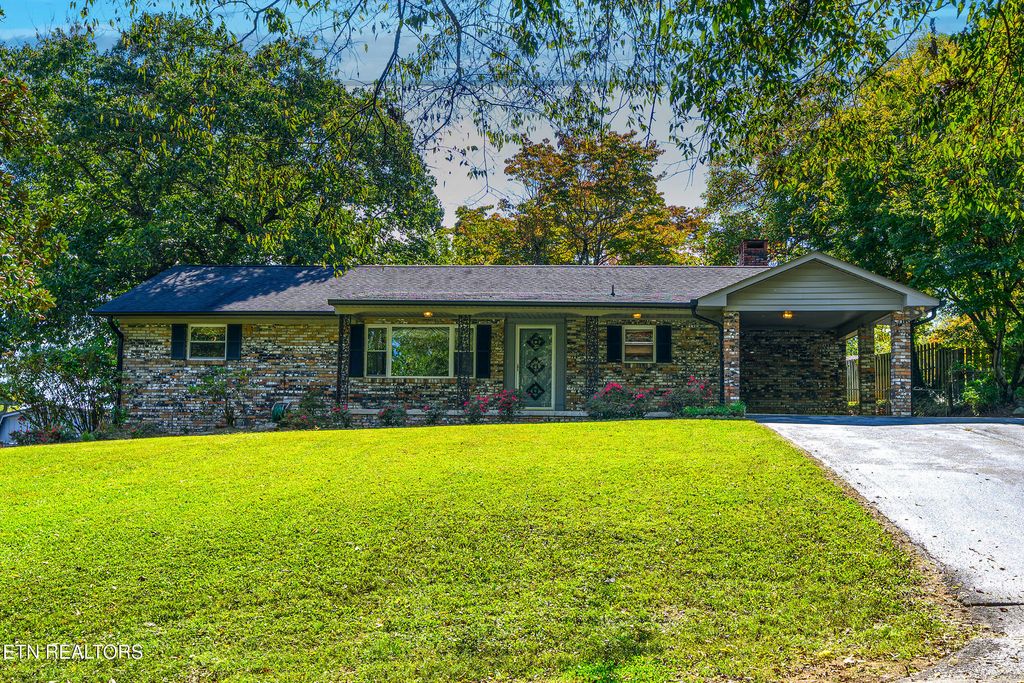 Photo of 219 Woodland Drive, Kingston, TN 37763 (MLS # 1317786)