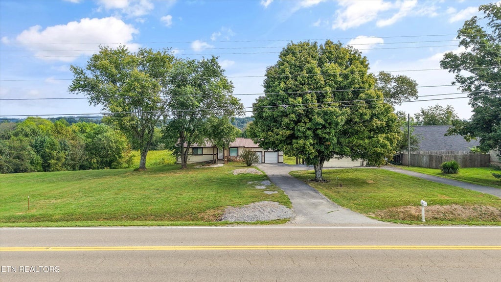 Photo of 2882 Boyds Creek Hwy, Sevierville, TN 37876 (MLS # 1356581)