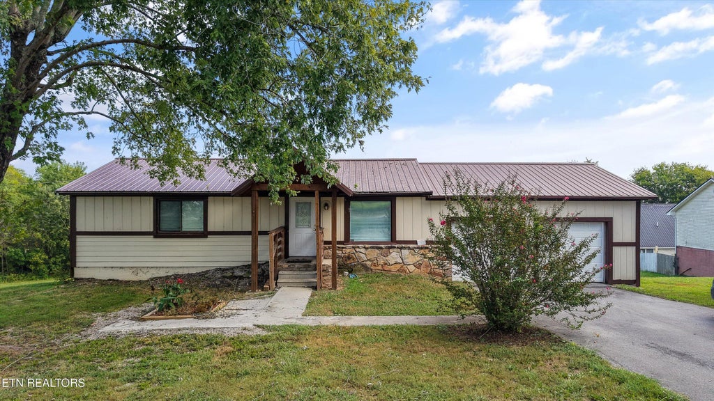 Photo of 2882 Boyds Creek Hwy, Sevierville, TN 37876 (MLS # 1356581)