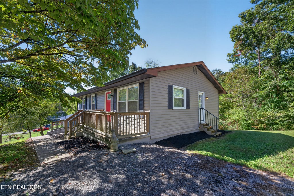 Photo of 129 Pine Ridge Lane, Heiskell, TN 37754 (MLS # 1357850)