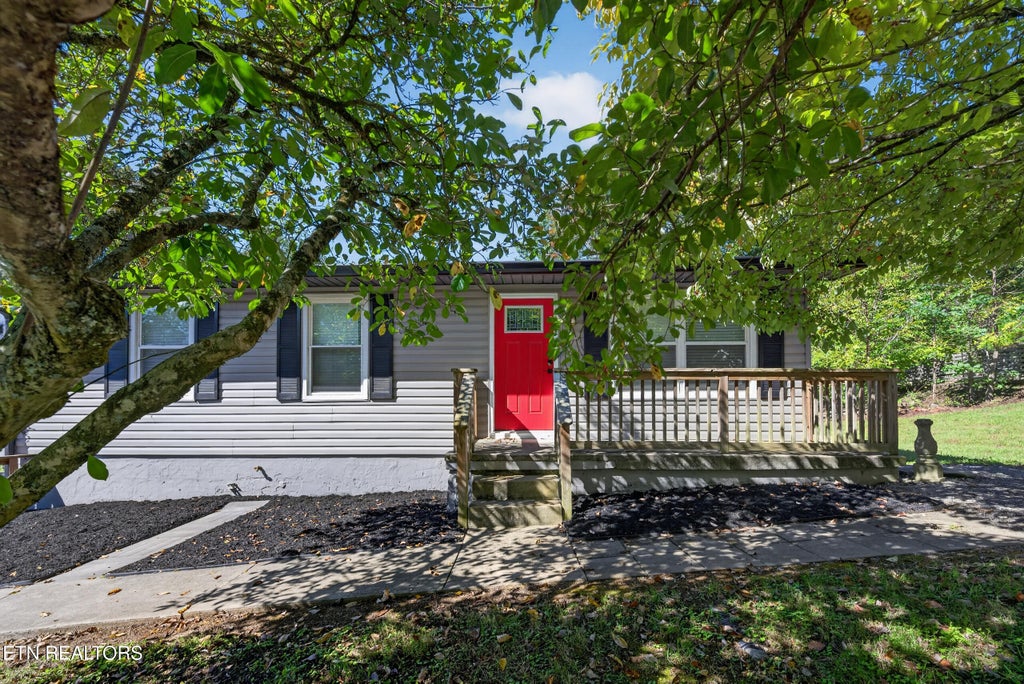 Photo of 129 Pine Ridge Lane, Heiskell, TN 37754 (MLS # 1357850)