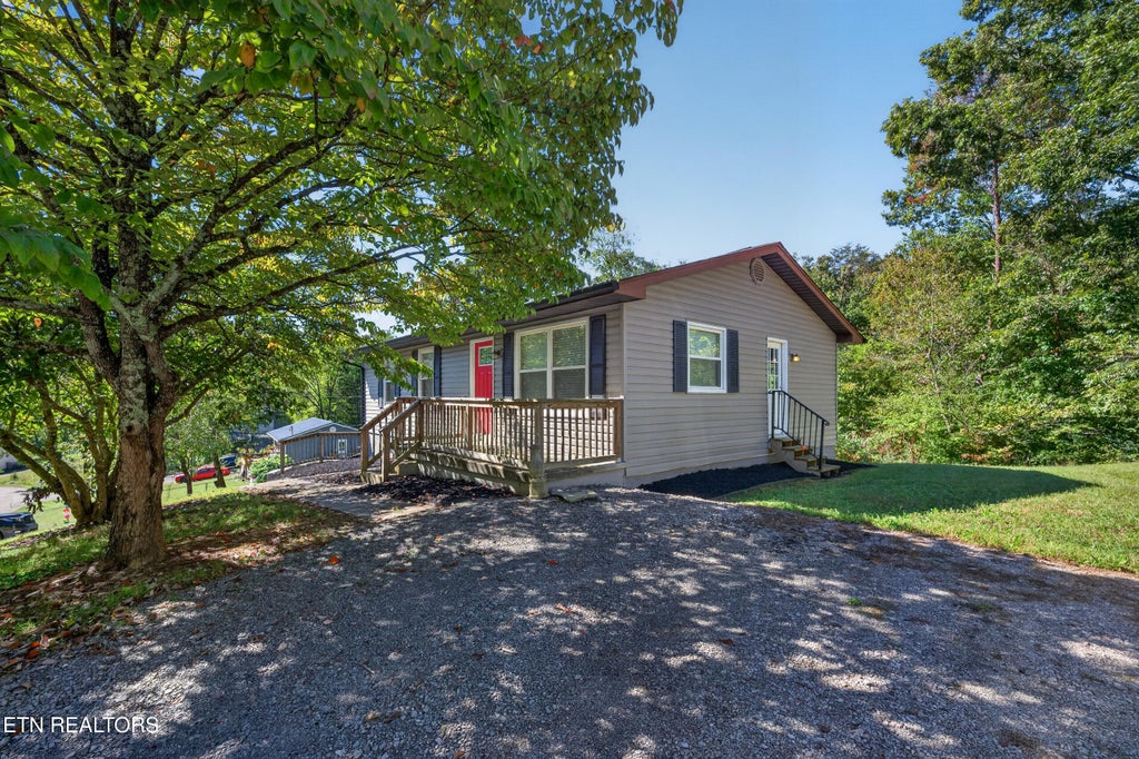 Photo of 129 Pine Ridge Lane, Heiskell, TN 37754 (MLS # 1357850)