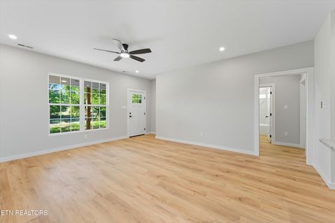 Tiny photo for 218 Morris St, Harriman, TN 37748 (MLS # 1317456)