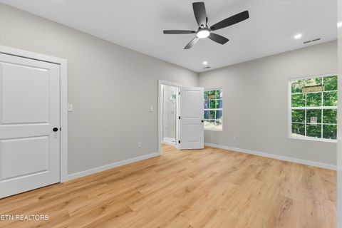 Tiny photo for 218 Morris St, Harriman, TN 37748 (MLS # 1317456)
