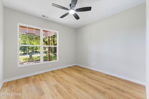 Tiny photo for 218 Morris St, Harriman, TN 37748 (MLS # 1317456)