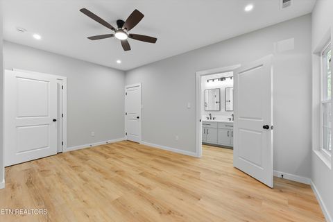 Tiny photo for 218 Morris St, Harriman, TN 37748 (MLS # 1317456)