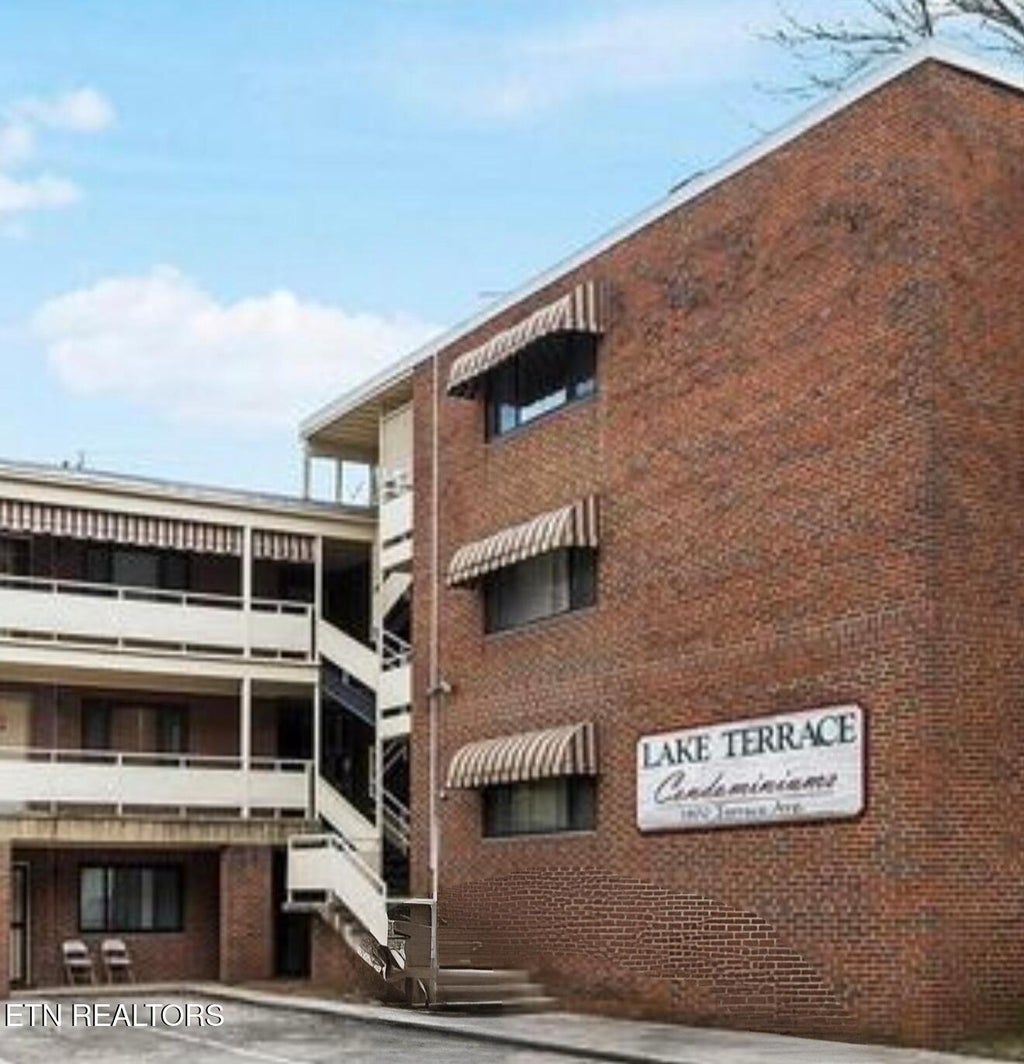 Photo of 1800 Terrace Ave #3A, Knoxville, TN 37916 (MLS # 1353786)