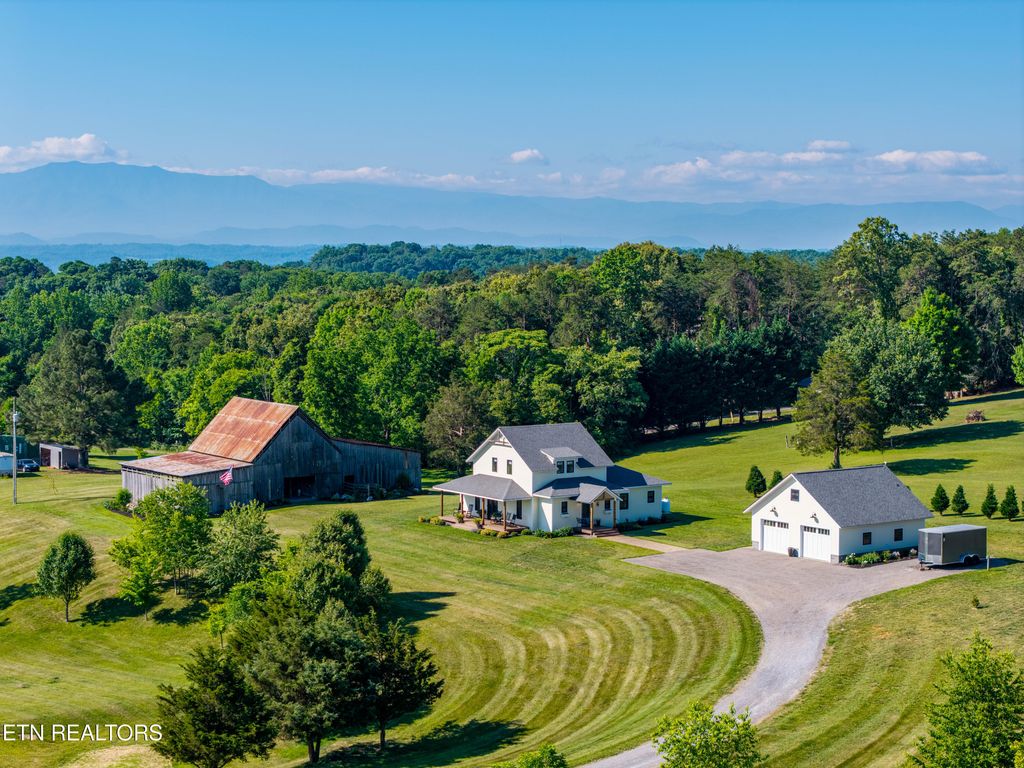Photo of 1421 Squire Fox Rd, Dandridge, TN 37725 (MLS # 1341882)