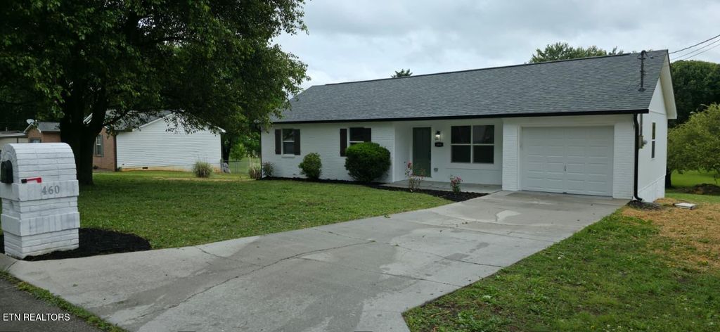Photo of 460 Anchor Drive, Lenoir City, TN 37771 (MLS # 1339838)