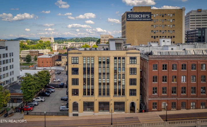 Photo 1 of 25 — 220 W Jackson Ave 102, Knoxville, TN 37902