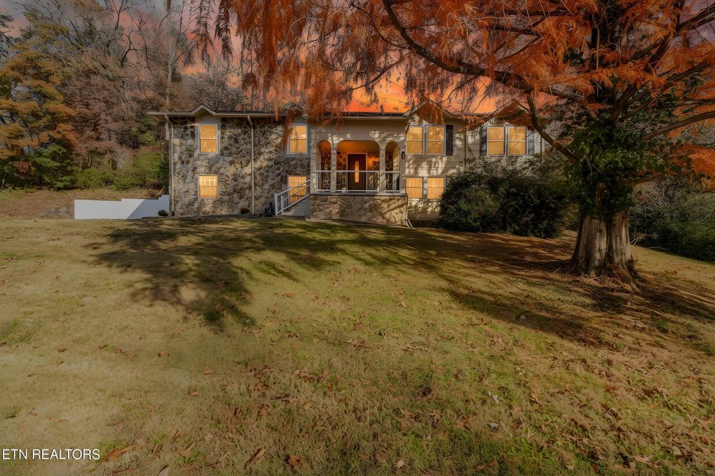 Photo of 132 Greystone Drive, Oak Ridge, TN 37830 (MLS # 1322010)