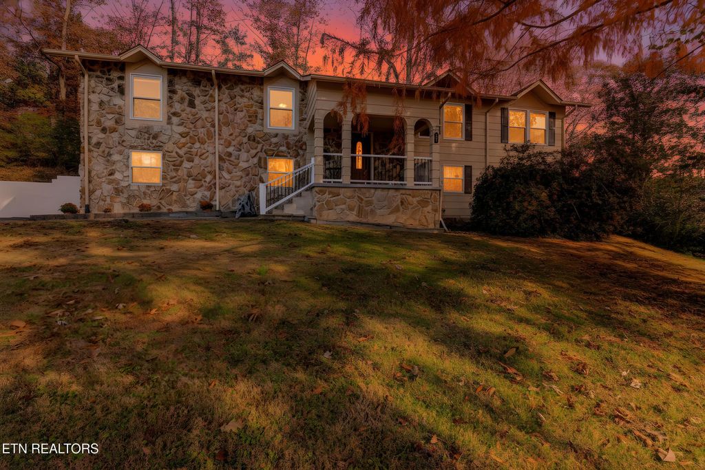 Photo of 132 Greystone Drive, Oak Ridge, TN 37830 (MLS # 1322010)