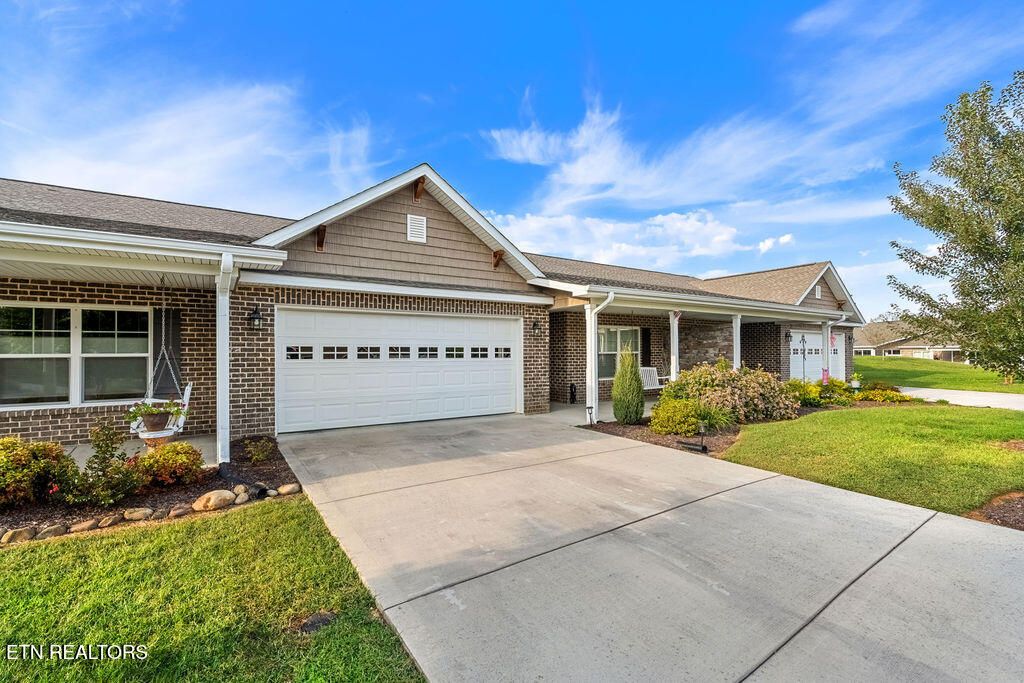Photo of 422 Larkspur Way, Sevierville, TN 37862 (MLS # 1316051)