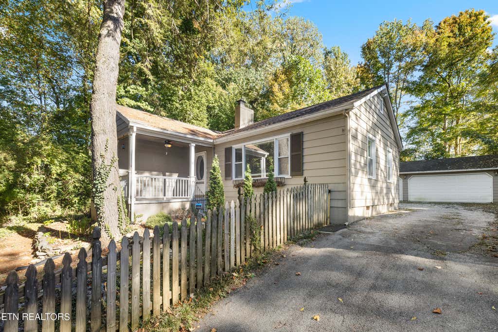 Photo of 5908 Woodburn Drive, Knoxville, TN 37919 (MLS # 1243815)