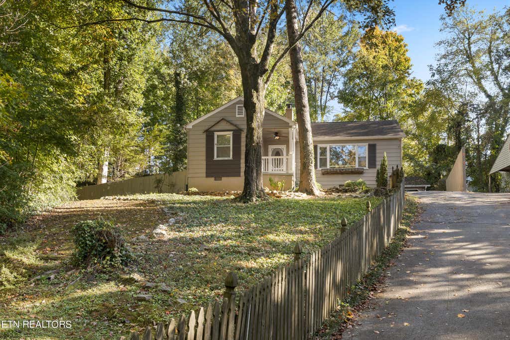 Photo of 5908 Woodburn Drive, Knoxville, TN 37919 (MLS # 1243815)