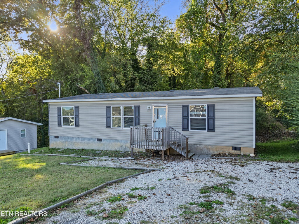 Photo of 438 Jarnigan St, Clinton, TN 37716 (MLS # 1360035)