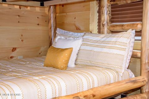 Tiny photo for 834 String Run Way, Pigeon Forge, TN 37863 (MLS # 1328235)