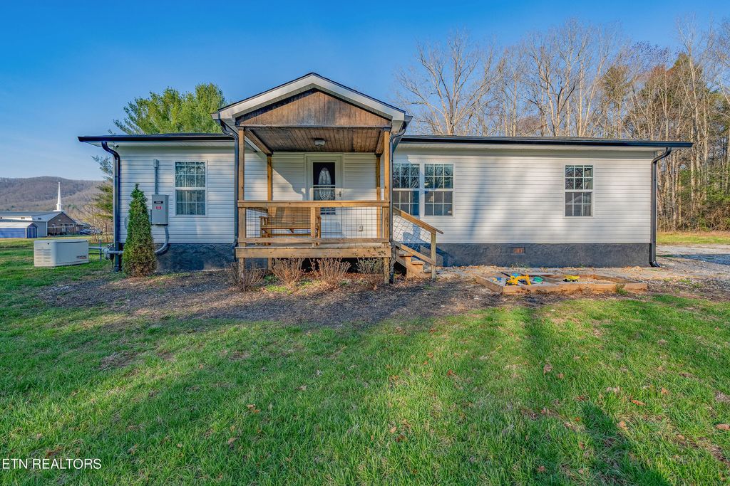 Photo of 220 Leonard Williams Rd, Wartburg, TN 37887 (MLS # 1295346)