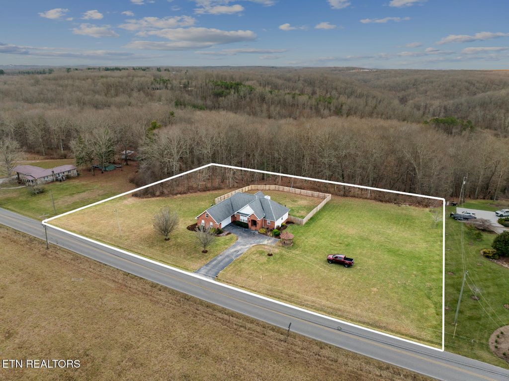 Photo of 1378 POW Camp Rd, Crossville, TN 38572 (MLS # 1326863)