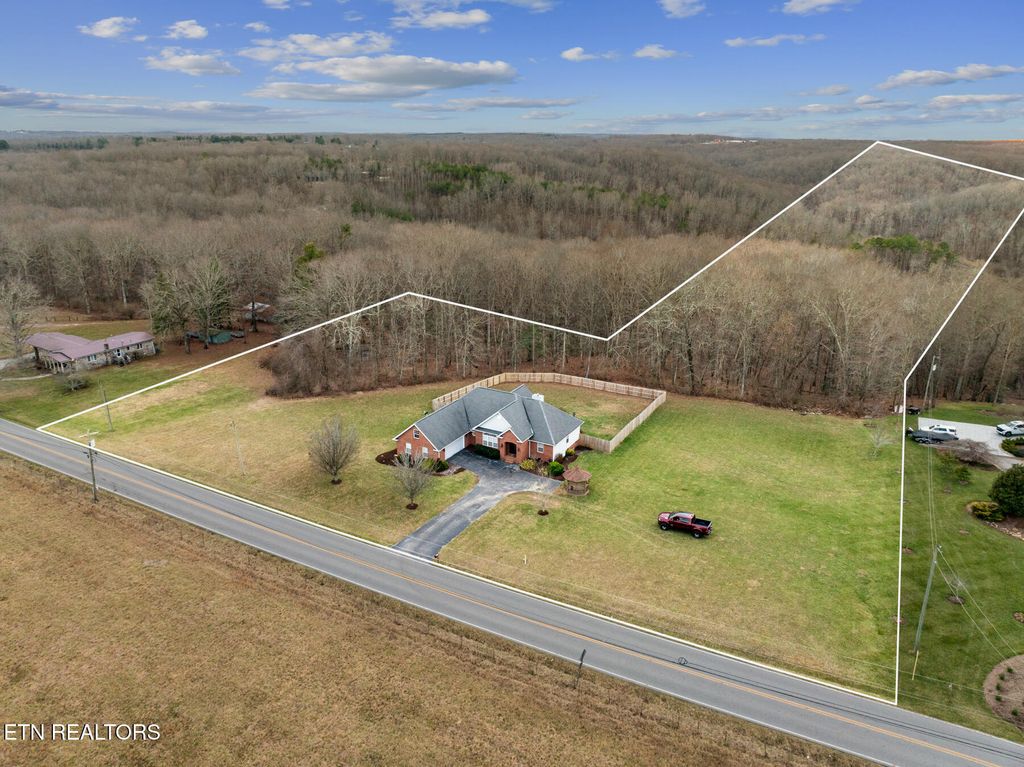 Photo of 1378 POW Camp Rd, Crossville, TN 38572 (MLS # 1326863)