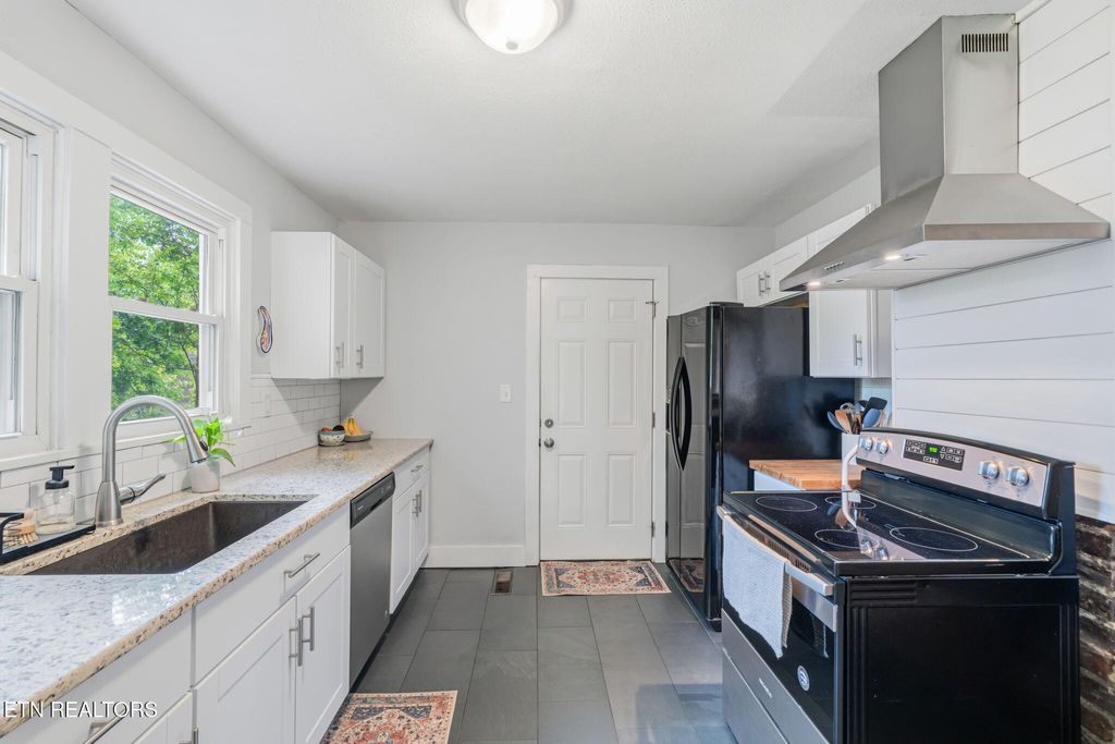 Photo of 500 E Oldham Ave, Knoxville, TN 37917 (MLS # 1340568)