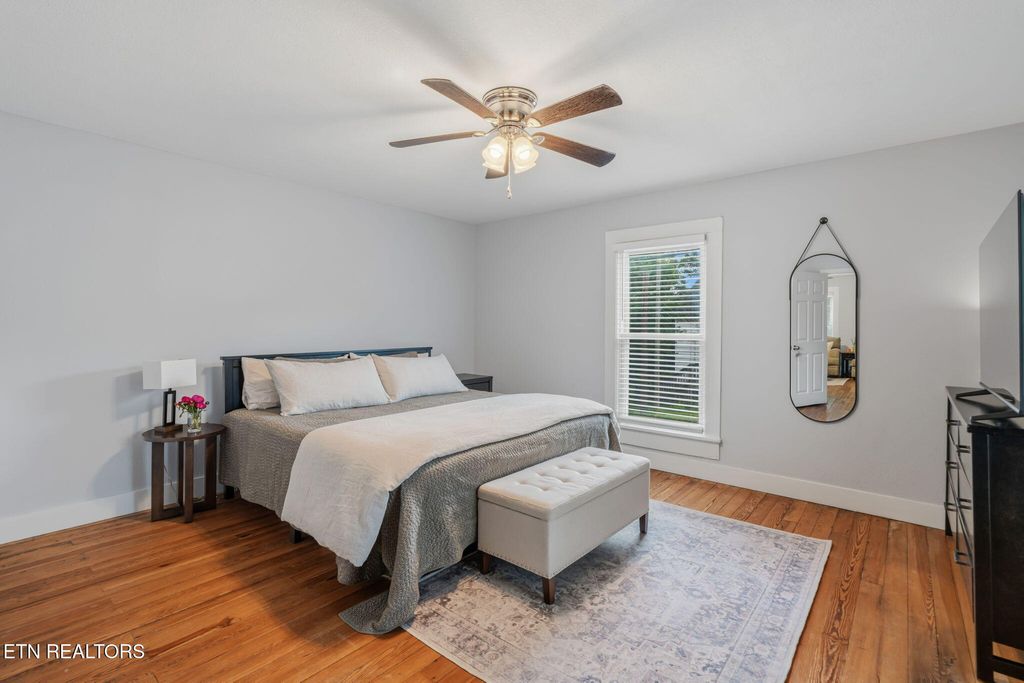 Photo of 500 E Oldham Ave, Knoxville, TN 37917 (MLS # 1340568)