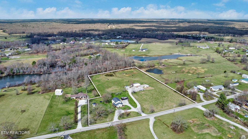 Photo of 7616 Plateau Rd, Crossville, TN 38571 (MLS # 1332285)