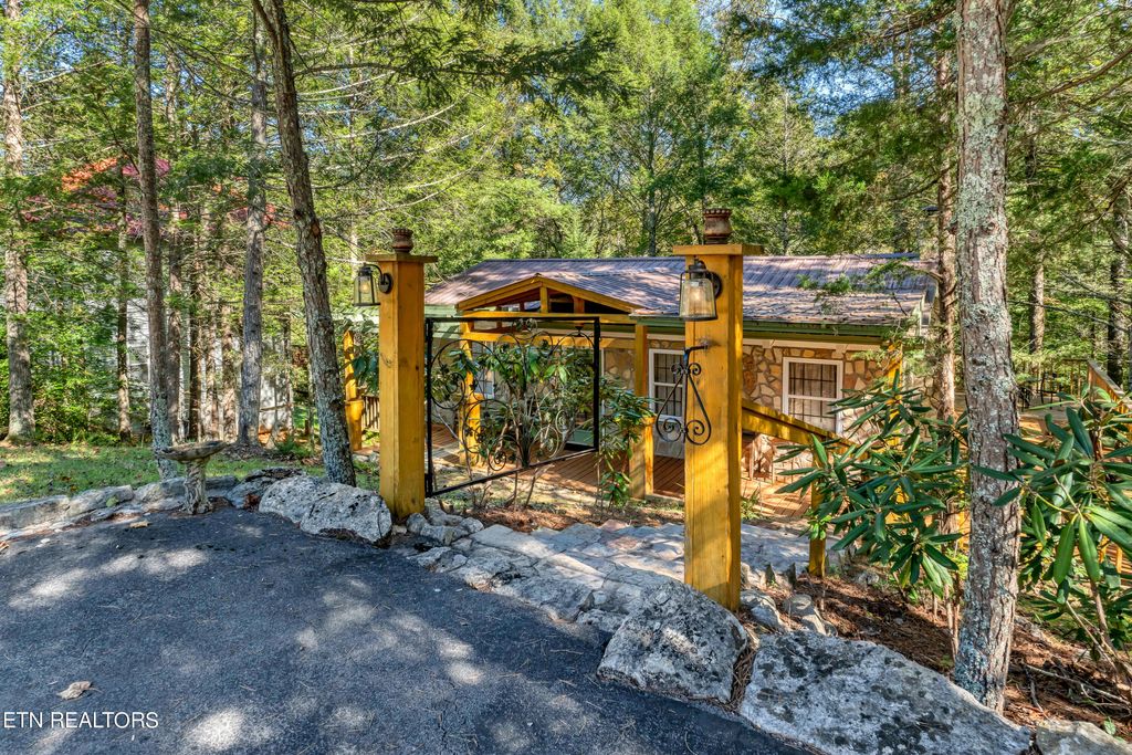 Photo of 114 Lakeside Trace Tr, Townsend, TN 37882 (MLS # 1279179)