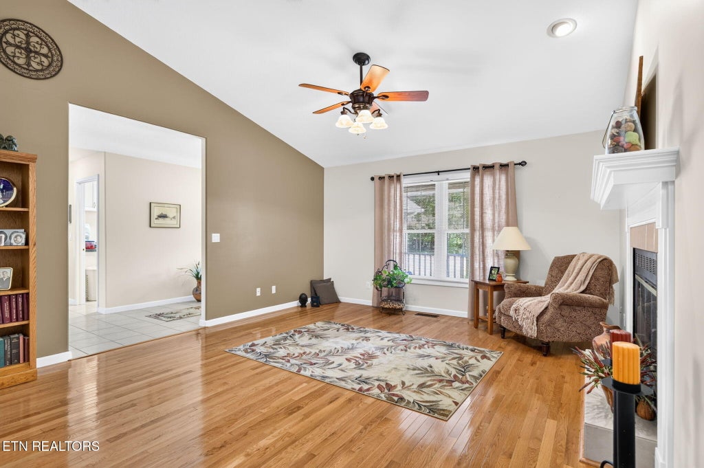 Photo of 136 Berkshire Loop, Crossville, TN 38558 (MLS # 1358934)