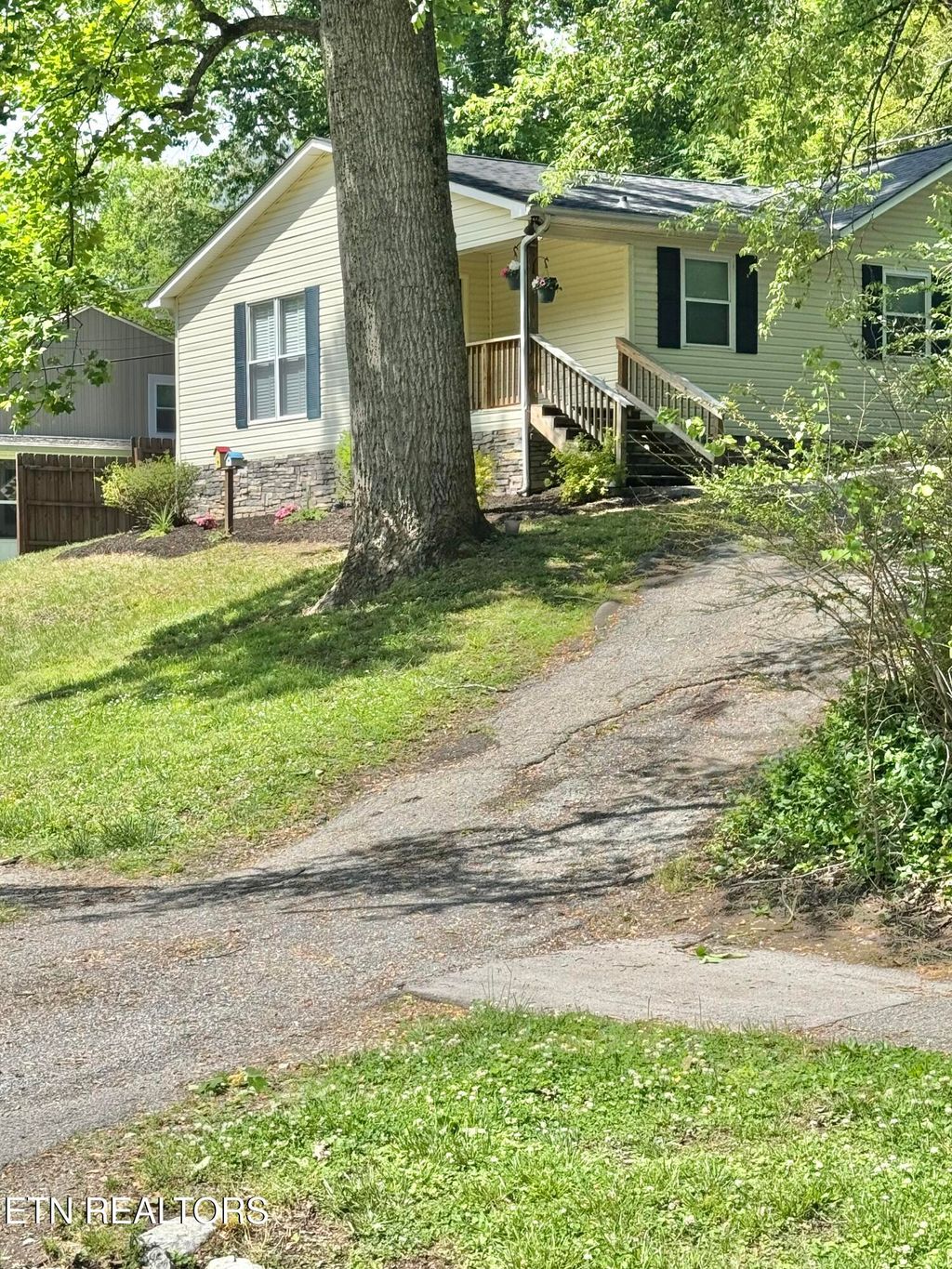 Photo of 130 Crescent Rd, Norris, TN 37828 (MLS # 1339242)