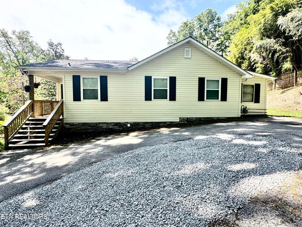Photo of 130 Crescent Rd, Norris, TN 37828 (MLS # 1339242)