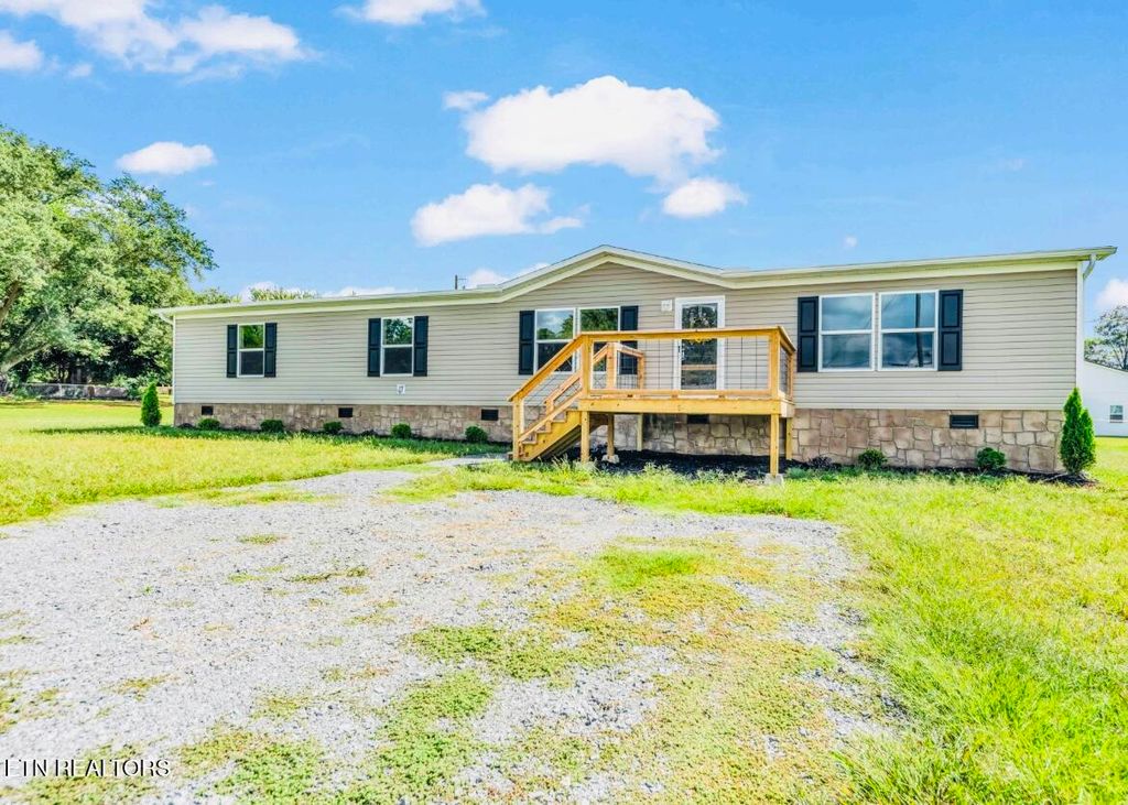 Photo of 210 Sunset Drive, Sweetwater, TN 37874 (MLS # 1316929)